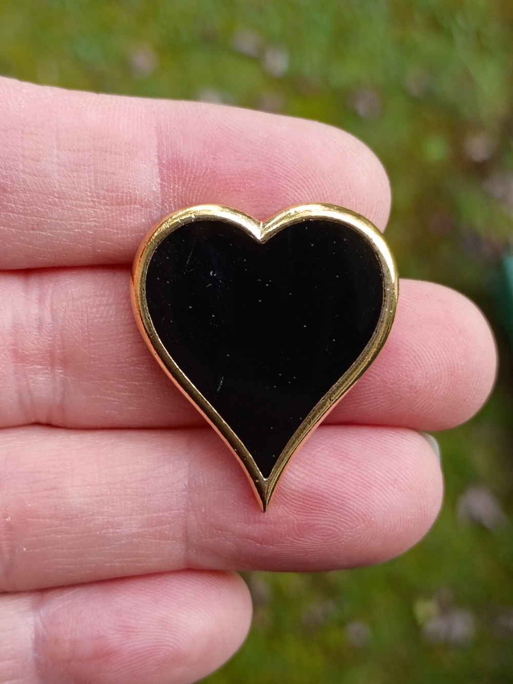 Vtg 1970s Sarah Coventry 1 1/4" Black Magic Gold Tone Enamel Heart Pin Brooch